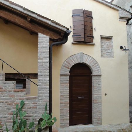 Hotel Al Castello Tavullia Exterior foto