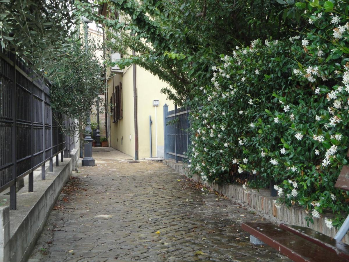 Hotel Al Castello Tavullia Exterior foto